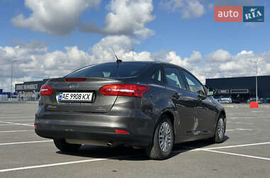 Седан Ford Focus 2015 в 
