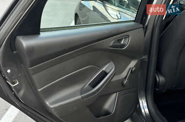 Седан Ford Focus 2015 в 