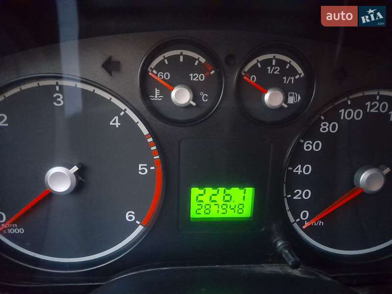 Хетчбек Ford Focus 2005 в Сумах фото 11 Хетчбек Ford Focus 2005 в Сумах