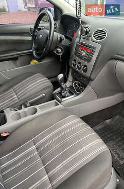Хетчбек Ford Focus 2011 в 