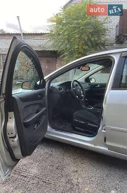 Хэтчбек Ford Focus 2005 в 