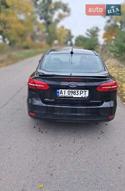 Седан Ford Focus 2015 в 