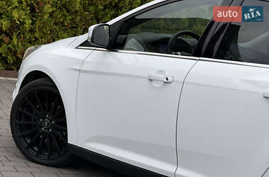Хэтчбек Ford Focus 2013 в 