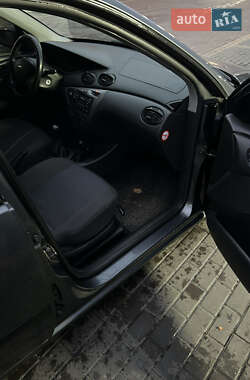 Хетчбек Ford Focus 2004 в 