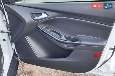 Хетчбек Ford Focus 2013 в 