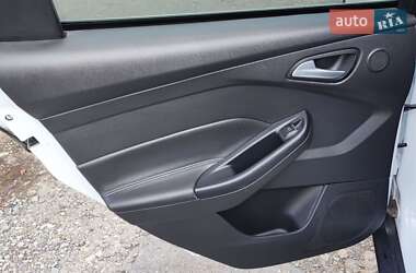 Хетчбек Ford Focus 2013 в 