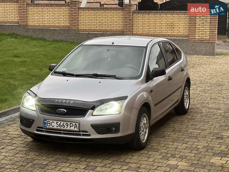 Хетчбек Ford Focus 2005 в 