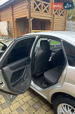Хетчбек Ford Focus 2005 в 