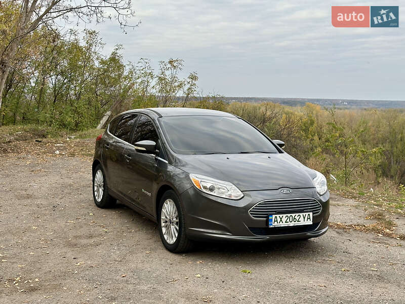 Хэтчбек Ford Focus 2015 в Чугуеве