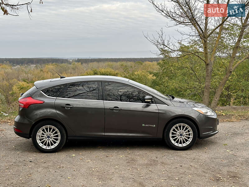 Хэтчбек Ford Focus 2015 в Чугуеве