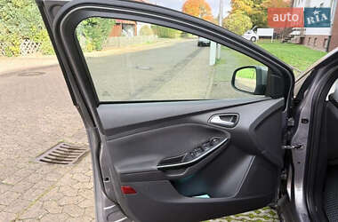 Хэтчбек Ford Focus 2012 в 