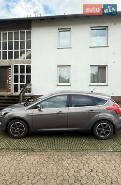 Хэтчбек Ford Focus 2012 в 