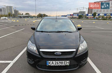 Хэтчбек Ford Focus 2010 в 