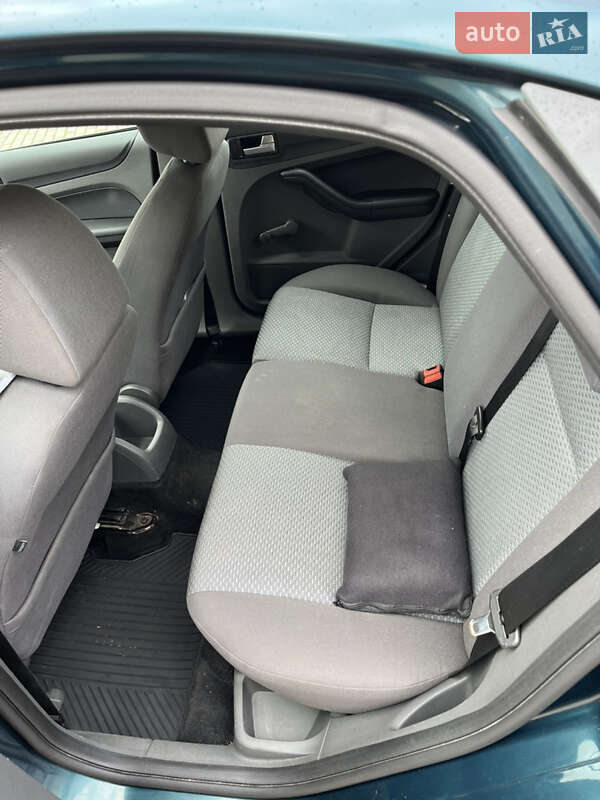Хэтчбек Ford Focus 2006 в Ровно