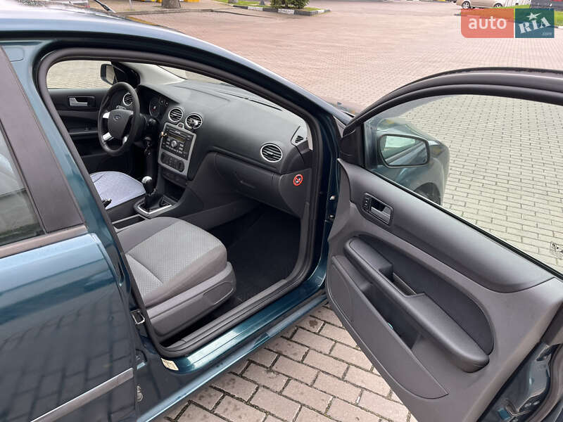 Хэтчбек Ford Focus 2006 в Ровно