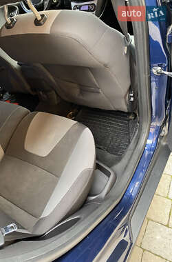 Хетчбек Ford Focus 2013 в 