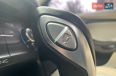 Седан Ford Focus 2015 в 
