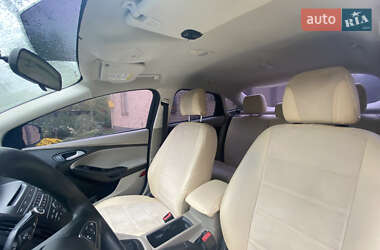 Седан Ford Focus 2015 в 