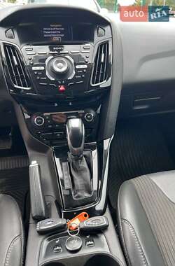 Хэтчбек Ford Focus 2013 в 