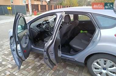 Хетчбек Ford Focus 2013 в 