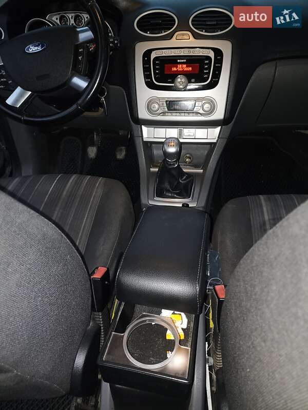 Хэтчбек Ford Focus 2011 в Гусятине