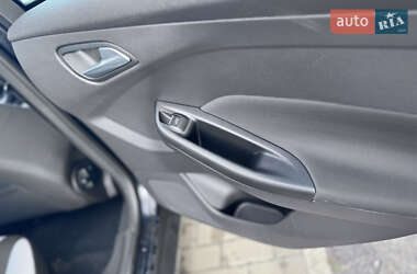 Хэтчбек Ford Focus 2011 в 
