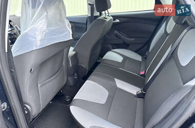 Хэтчбек Ford Focus 2011 в 