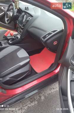 Хетчбек Ford Focus 2013 в 