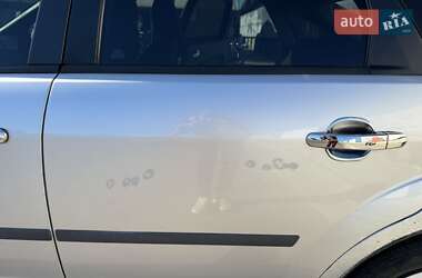Хэтчбек Ford Focus 2004 в Мукачево