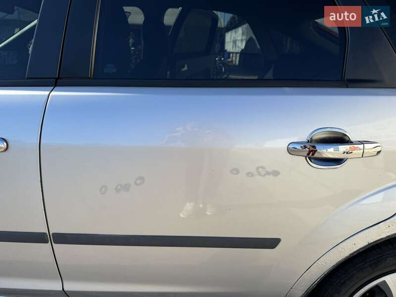 Хэтчбек Ford Focus 2004 в Мукачево фото 12 Хэтчбек Ford Focus 2004 в Мукачево