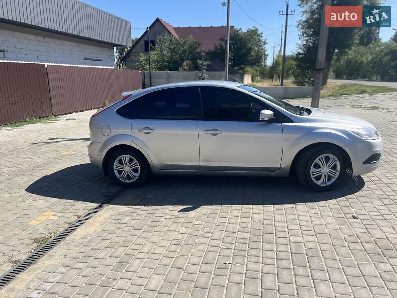 Хэтчбек Ford Focus 2011 в Раздельной
