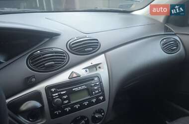 Хэтчбек Ford Focus 2004 в  фото 5 Хэтчбек Ford Focus 2004 в