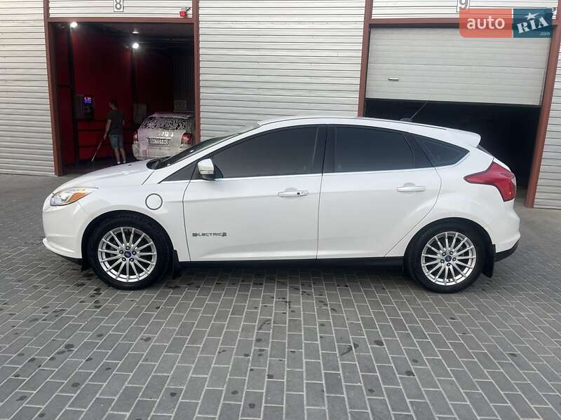 Хэтчбек Ford Focus 2013 в Сумах