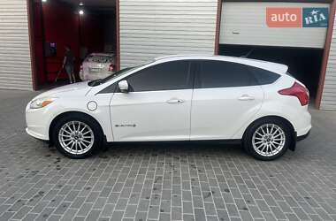 Хэтчбек Ford Focus 2013 в 