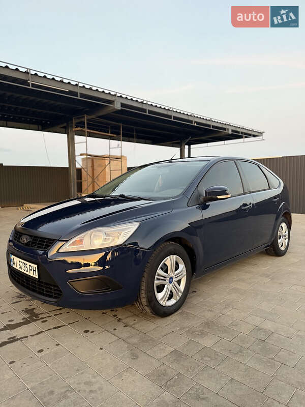 Хэтчбек Ford Focus 2011 в 