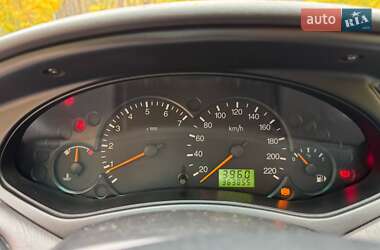 Хэтчбек Ford Focus 2004 в 