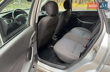 Хэтчбек Ford Focus 2004 в 