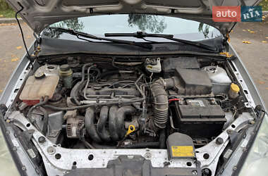 Хэтчбек Ford Focus 2004 в 