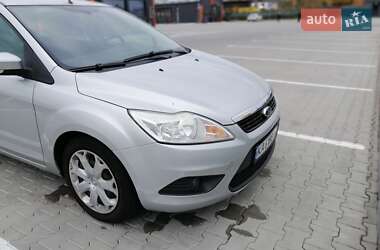 Хэтчбек Ford Focus 2010 в 