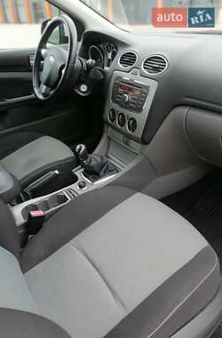 Хэтчбек Ford Focus 2010 в 
