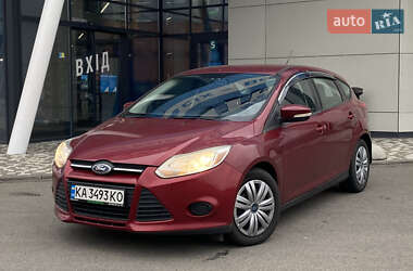 Хэтчбек Ford Focus 2012 в 