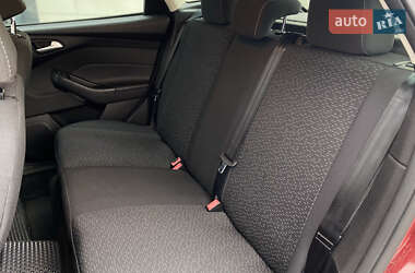 Хэтчбек Ford Focus 2012 в 