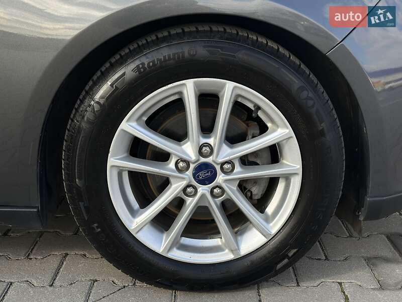 Седан Ford Focus 2016 в Черновцах