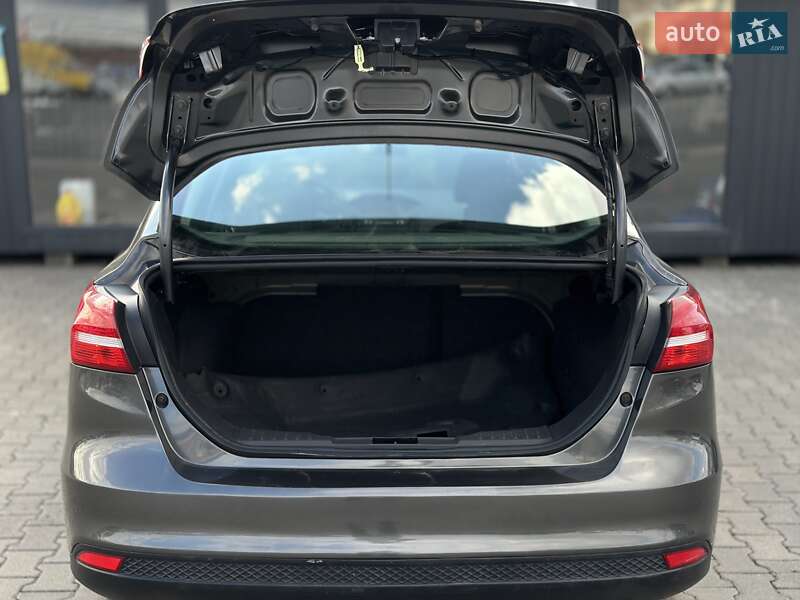 Седан Ford Focus 2016 в Черновцах