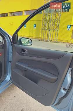 Седан Ford Focus 2005 в 