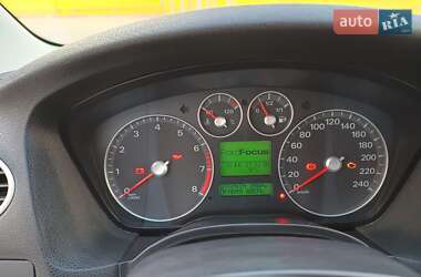 Седан Ford Focus 2005 в 