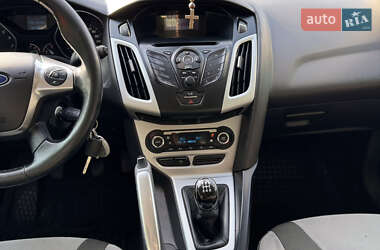 Хетчбек Ford Focus 2011 в 