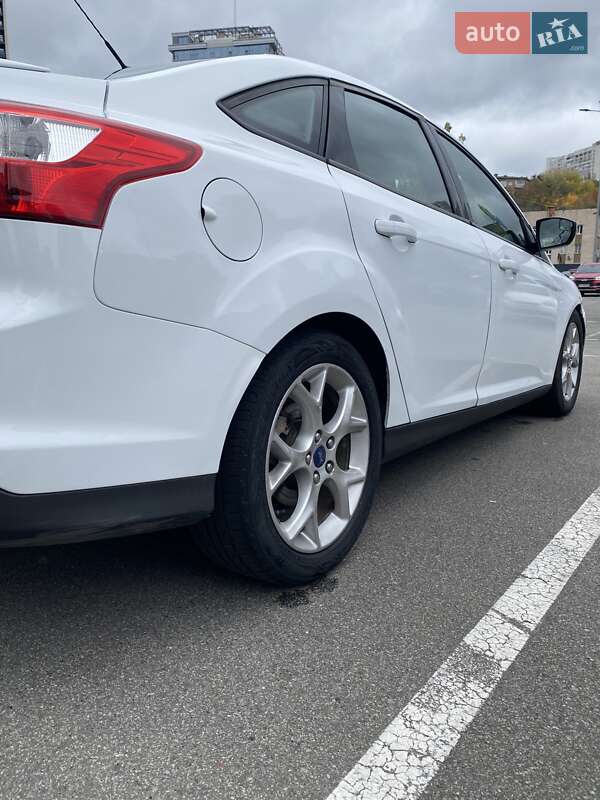 Седан Ford Focus 2013 в Киеве фото 12 Седан Ford Focus 2013 в Киеве