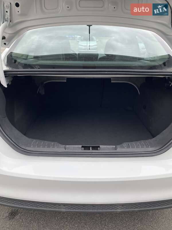 Седан Ford Focus 2013 в Киеве фото 26 Седан Ford Focus 2013 в Киеве