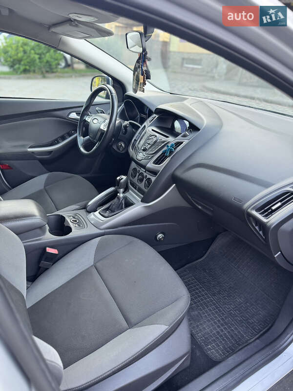 Хэтчбек Ford Focus 2011 в Тячеве фото 13 Хэтчбек Ford Focus 2011 в Тячеве